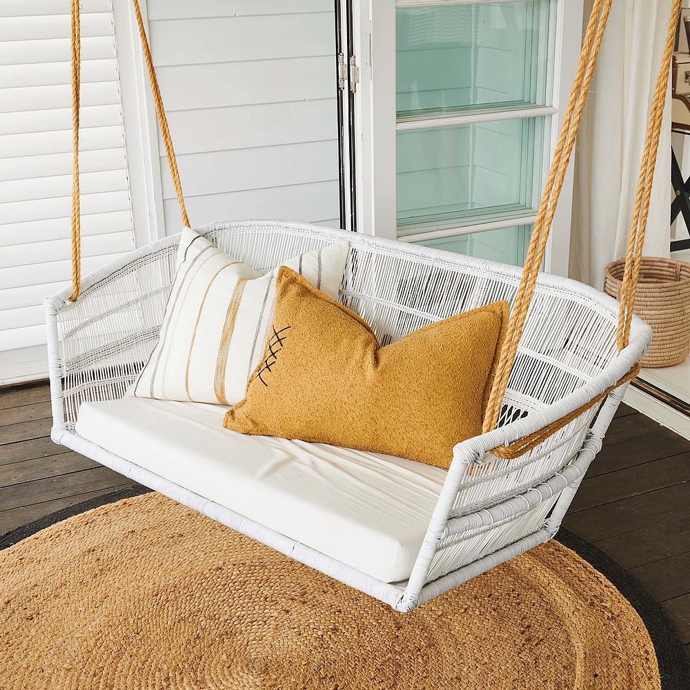 traditional 2-seater hanging loveseat white
