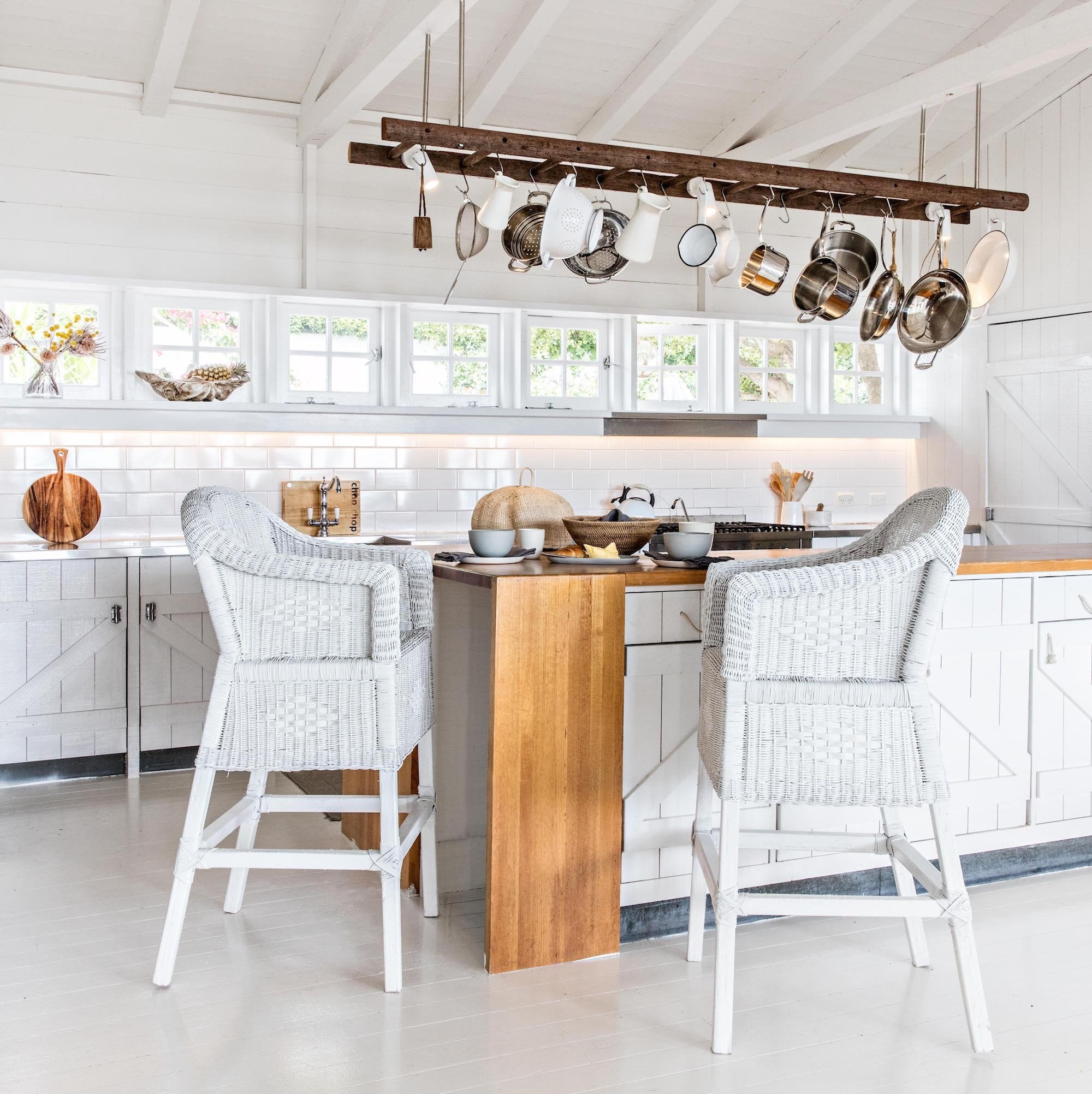 classic counter / bar stool white