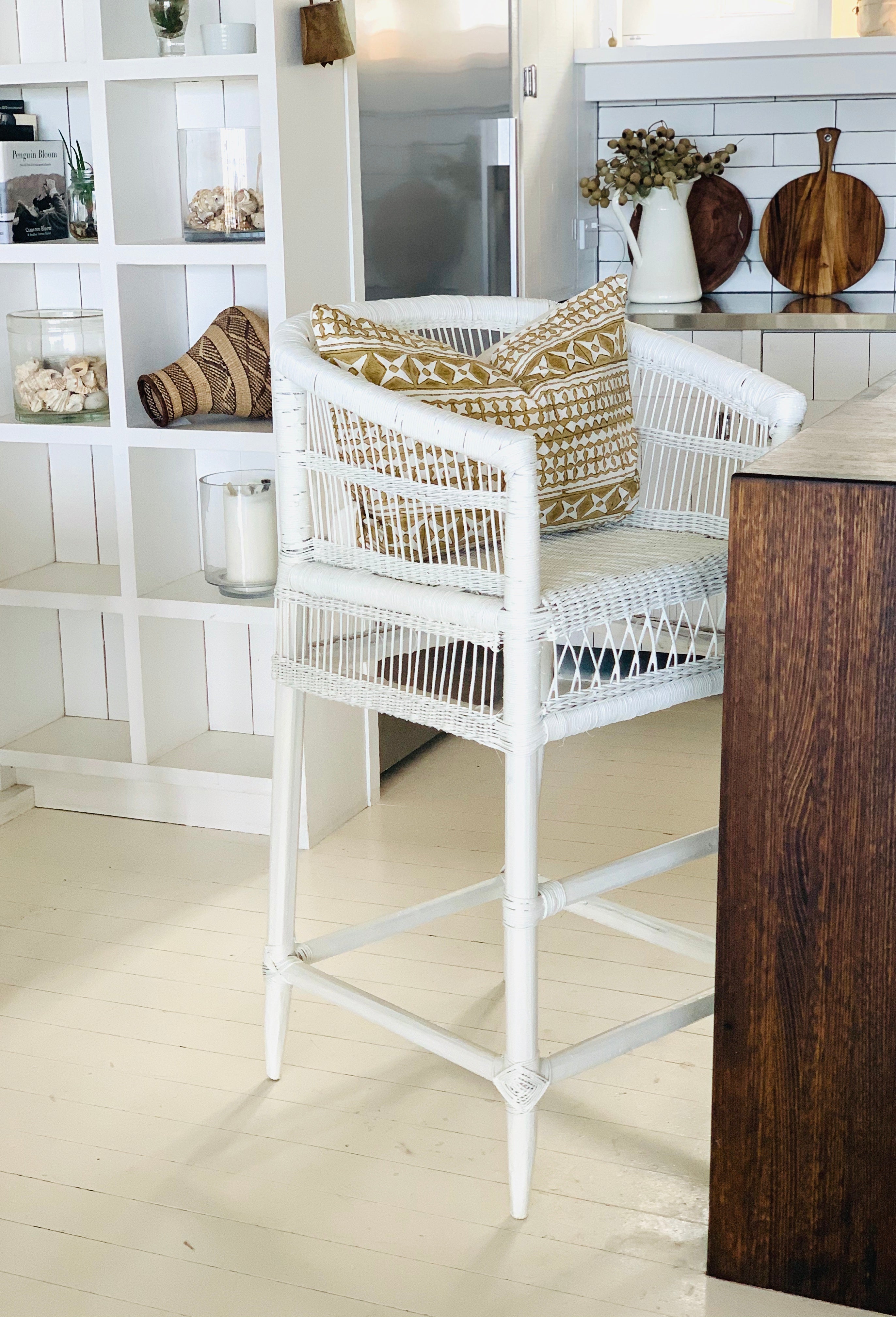 traditional counter / bar stool white